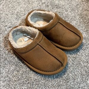Cat & Jack Toddler Cozy Brown Faux Fur “Ugg” dup Slipper/Slide on shoe- size 7